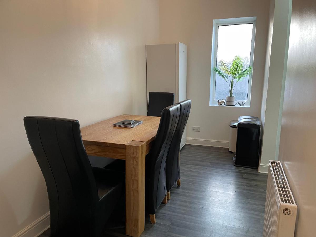 Premier 2 Bed Flat C Lejlighed Broxburn Eksteriør billede